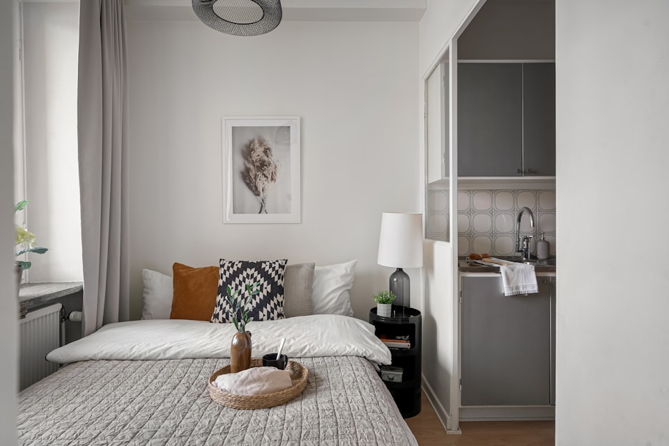 Studio meublé compact, exemple visuel